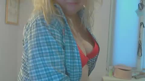 Snapshot of queen_jane8 chatting on 02.15.25 queen_jane8 online show from 02.15.25