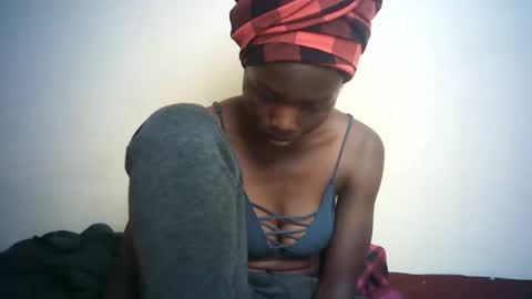 Snapshot of queen_joan chatting on 02.04.25 queen_joan online show from 02.04.25