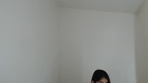 Snapshot of queen_leix chatting on 12.27.24 Leix online show from 12.27.24