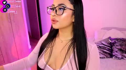 Snapshot of queen_liana chatting on 12.14.24 Liana online show from 12.14.24