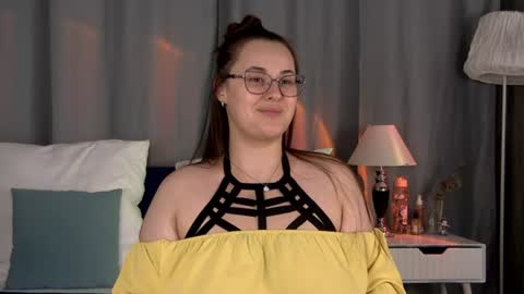 Snapshot of queen_monica chatting on 07.23.26 Monica online show from 07.23.26