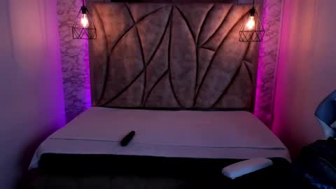 Snapshot of queen_perla_ chatting on 01.16.25 online show from 01.16.25