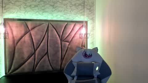 Snapshot of queen_perla_ chatting on 01.19.25 online show from 01.19.25