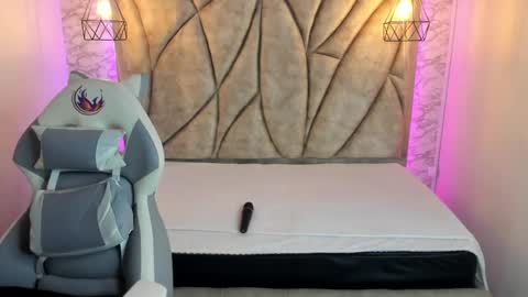 Snapshot of queen_perla_ chatting on 01.21.25 online show from 01.21.25