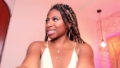 Snapshot of queen_perla_ chatting on 01.23.25 online show from 01.23.25