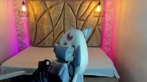 Snapshot of queen_perla_ chatting on 01.29.25 online show from 01.29.25