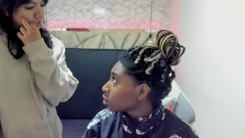 Snapshot of queen_perla_ chatting on 02.09.25 online show from 02.09.25