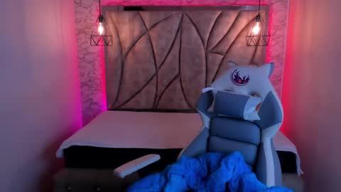 Snapshot of queen_perla_ chatting on 02.19.25 online show from 02.19.25