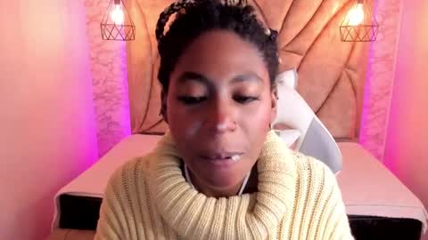 Snapshot of queen_perla_ chatting on 02.23.25 online show from 02.23.25