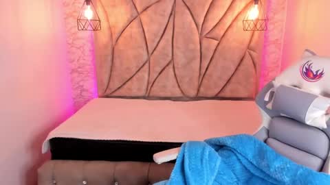 Snapshot of queen_perla_ chatting on 02.26.25 online show from 02.26.25