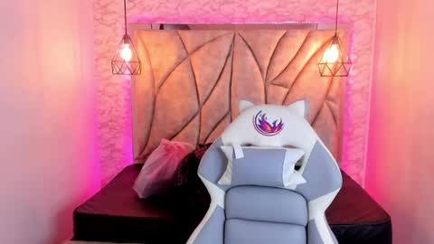 Snapshot of queen_perla_ chatting on 03.04.25 online show from 03.04.25