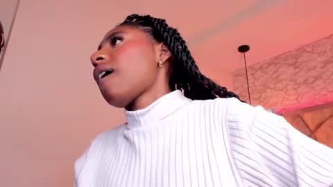 Snapshot of queen_perla_ chatting on 03.05.25 online show from 03.05.25