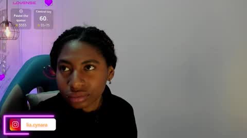 Snapshot of queen_perla_ chatting on 09.11.25 online show from 09.11.25