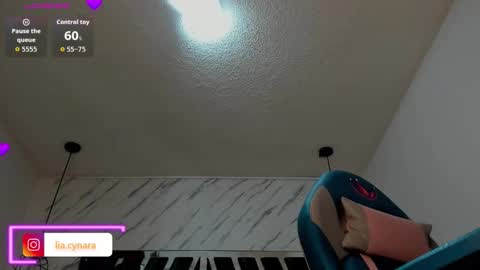 Snapshot of queen_perla_ chatting on 09.20.25 online show from 09.20.25