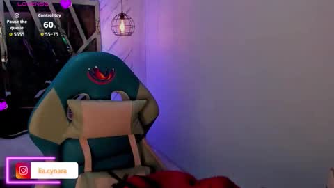 Snapshot of queen_perla_ chatting on 09.21.25 online show from 09.21.25