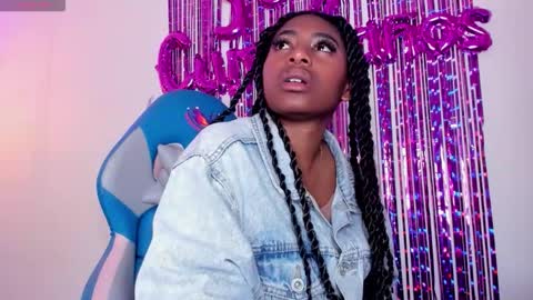 Snapshot of queen_perla_ chatting on 10.19.25 online show from 10.19.25