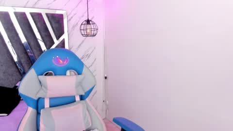 Snapshot of queen_perla_ chatting on 11.14.25 online show from 11.14.25