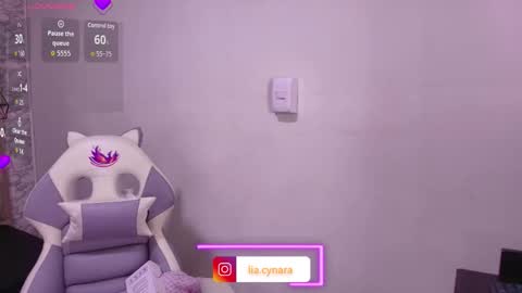 Snapshot of queen_perla_ chatting on 11.25.25 online show from 11.25.25