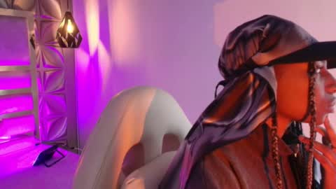 Snapshot of queen_perla_ chatting on 02.02.26 online show from 02.02.26