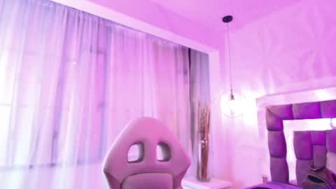 Snapshot of queen_perla_ chatting on 06.24.26 online show from 06.24.26