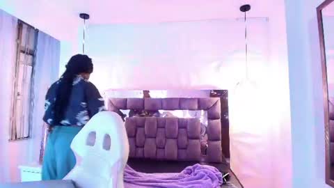 Snapshot of queen_perla_ chatting on 06.28.26 online show from 06.28.26