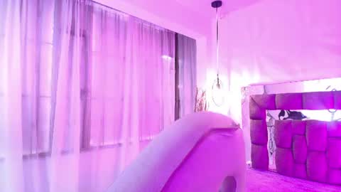 Snapshot of queen_perla_ chatting on 07.05.26 online show from 07.05.26