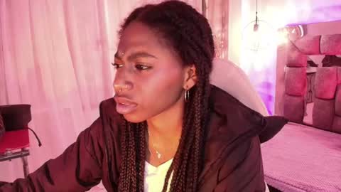 Snapshot of queen_perla_ chatting on 07.28.26 online show from 07.28.26