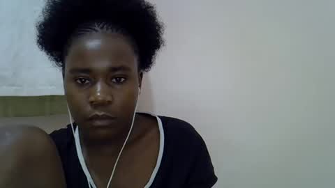 Snapshot of queen_sly chatting on 10.19.25 queen_sly online show from 10.19.25