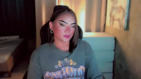 Snapshot of queenarthalia chatting on 11.18.25 ARTHA online show from 11.18.25