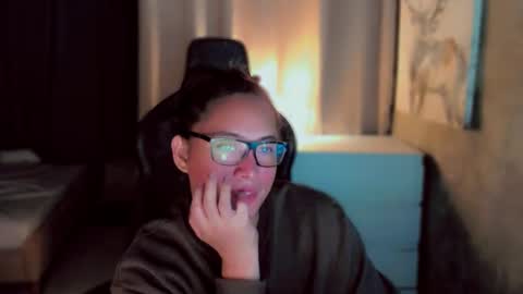 Snapshot of queenarthalia chatting on 11.20.25 ARTHA online show from 11.20.25