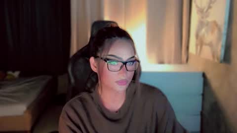 Snapshot of queenarthalia chatting on 12.19.25 ARTHA online show from 12.19.25