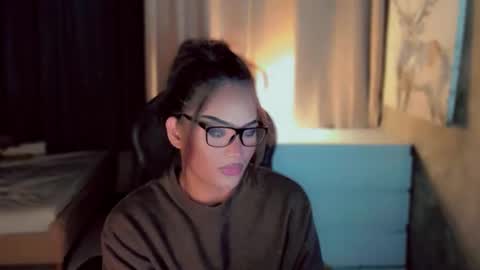 Snapshot of queenarthalia chatting on 12.21.25 ARTHA online show from 12.21.25