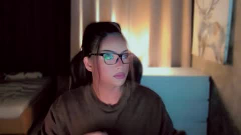 Snapshot of queenarthalia chatting on 01.05.26 ARTHA online show from 01.05.26