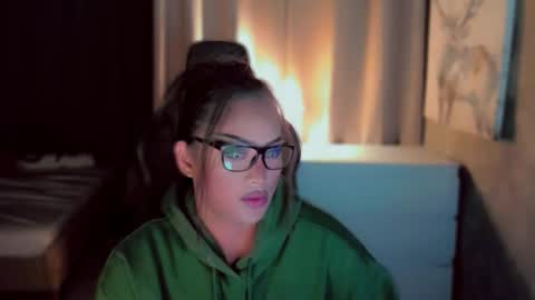 Snapshot of queenarthalia chatting on 01.08.26 ARTHA online show from 01.08.26