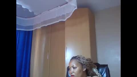 Queenbebony2 online show from 04.19.26