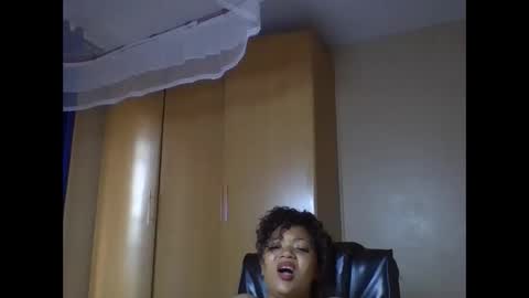 Queenbebony2 online show from 04.30.26