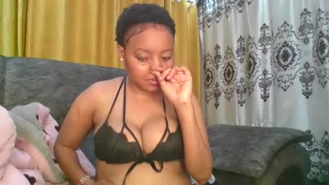 Snapshot of queenbeiby05 chatting on 05.19.26 queen online show from 05.19.26
