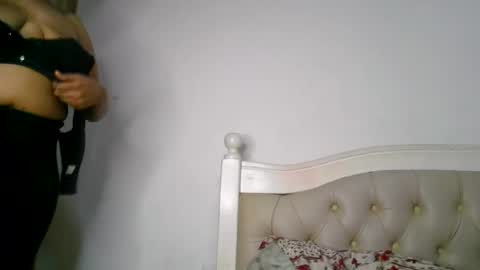 Snapshot of queenbeiby05 chatting on 06.15.26 queen online show from 06.15.26