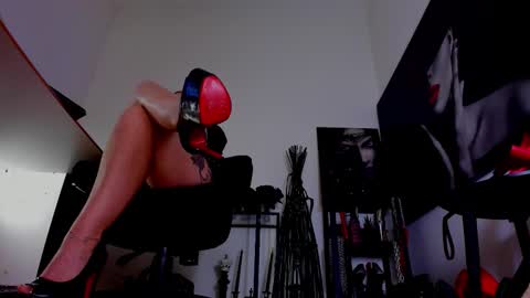 Misscatsnow online show from 02.25.26