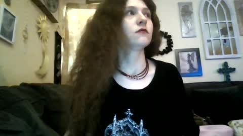 Snapshot of queencrimsonlvx chatting on 07.14.26 queencrimsonlvx online show from 07.14.26