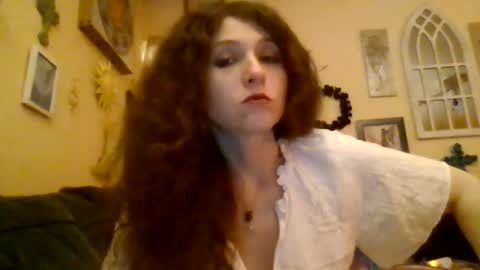Snapshot of queencrimsonlvx chatting on 07.22.26 queencrimsonlvx online show from 07.22.26