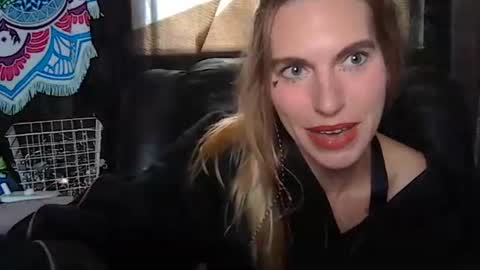 Queen Hazy online show from 11.04.25