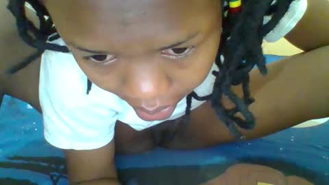 Snapshot of queenleona61 chatting on 10.03.25 queenleona61 online show from 10.03.25