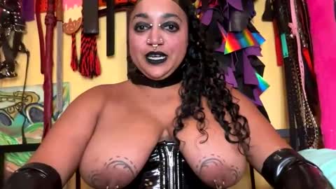 Queen Hilarity online show from 02.10.26