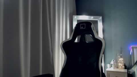 Snapshot of queensy_sins_x chatting on 12.12.24 Queensy online show from 12.12.24