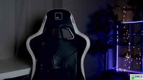 Snapshot of queensy_sins_x chatting on 09.12.25 Queensy online show from 09.12.25