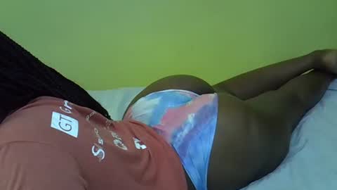 Snapshot of queenviviana chatting on 01.13.25 vallary online show from 01.13.25