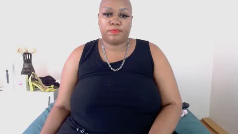 QUEENxJESSI online show from 10.12.25