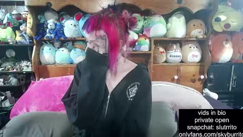 Snapshot of queer_burrito chatting on 10.27.25 Sky Burrito online show from 10.27.25