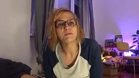 Snapshot of queerbi chatting on 11.18.25 bi is from billy online show from 11.18.25